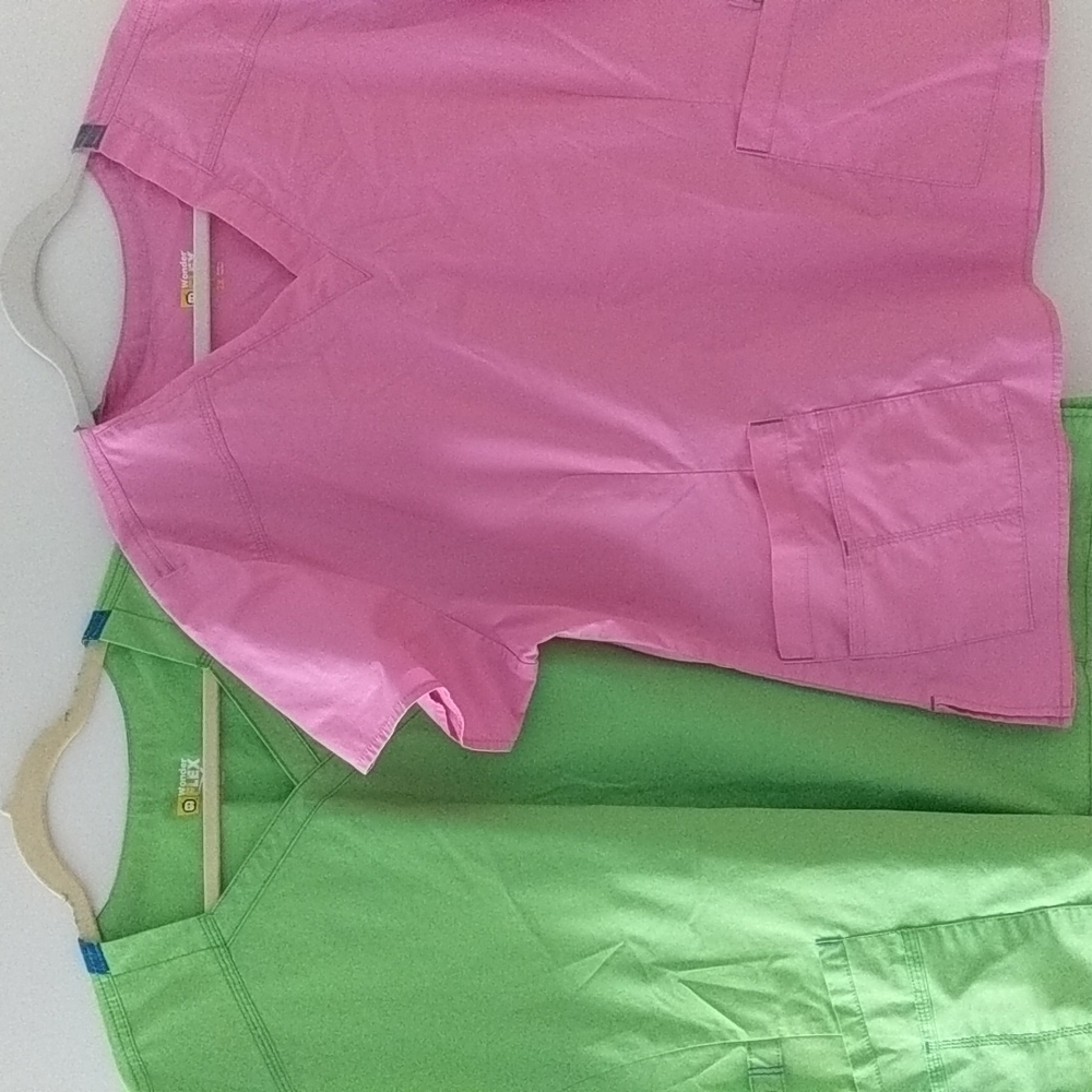 2 Scrub Tops 2X. Wonder Flex